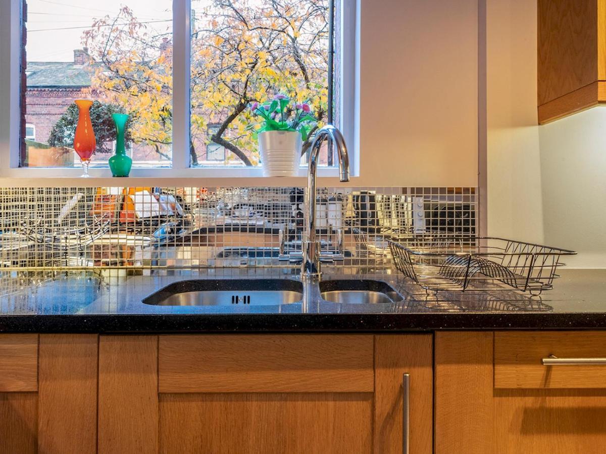Pass The Keys Colourful, Quirky Artist-Owned 3 Bed Next To Cafes Villa Belfast Buitenkant foto