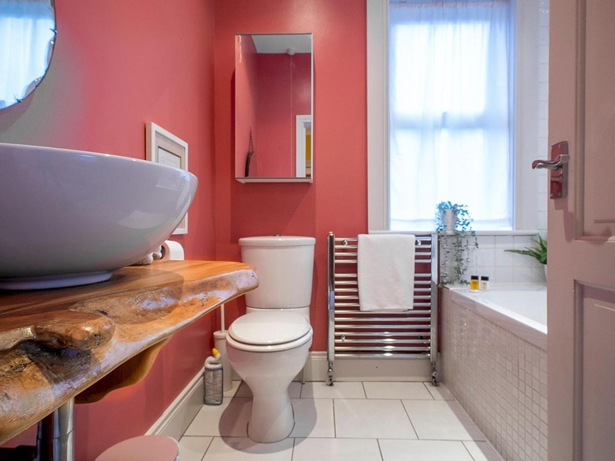 Pass The Keys Colourful, Quirky Artist-Owned 3 Bed Next To Cafes Villa Belfast Buitenkant foto